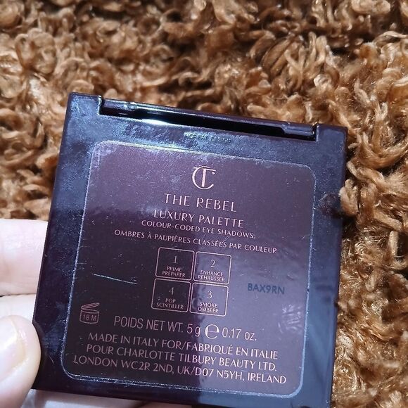 Charlotte Tilbury Eyeshadow Palette - Gold and Brown - Picture 3 of 4